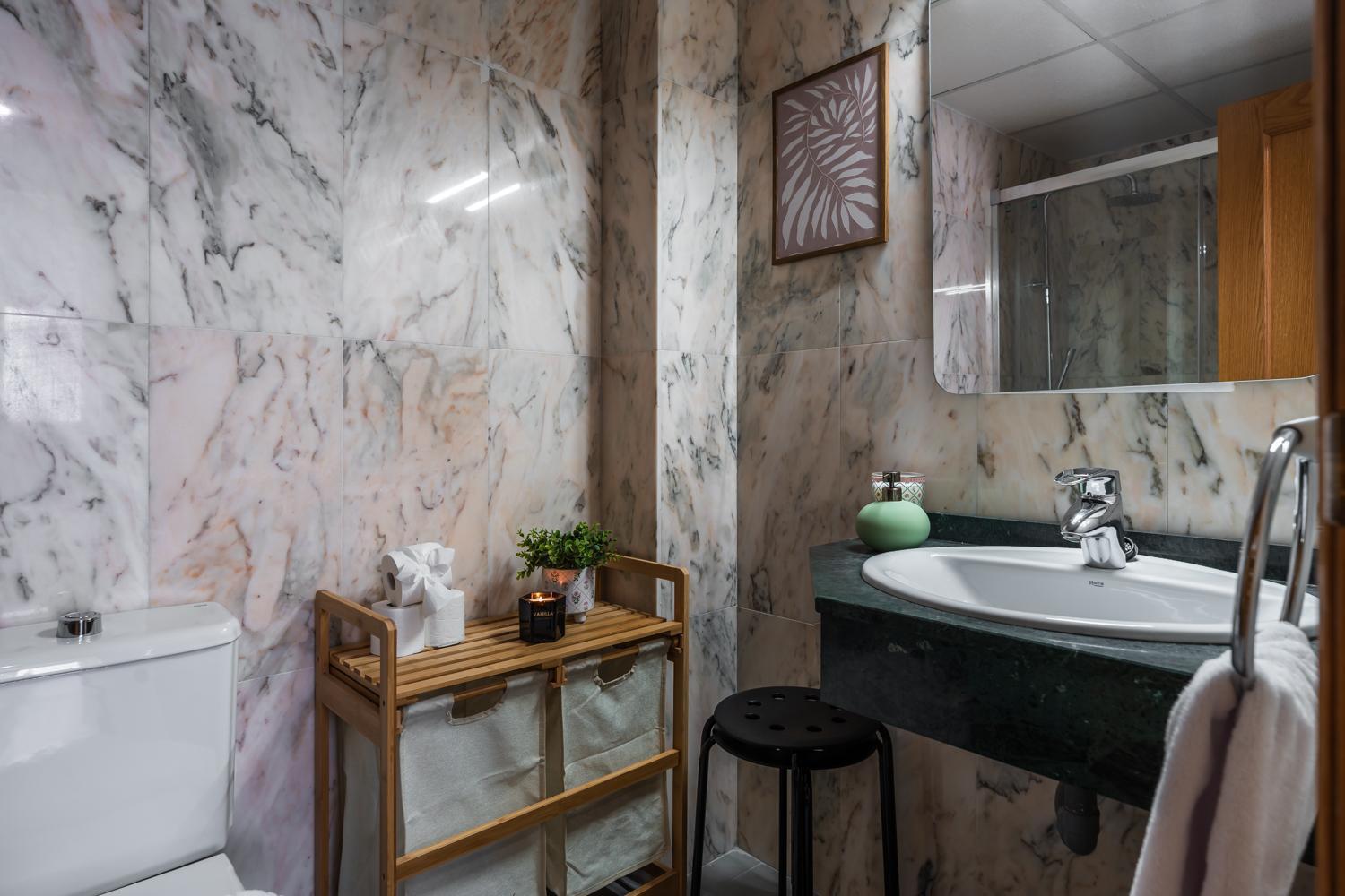 Tuguest Station With Parking Apartment Гранада Екстериор снимка