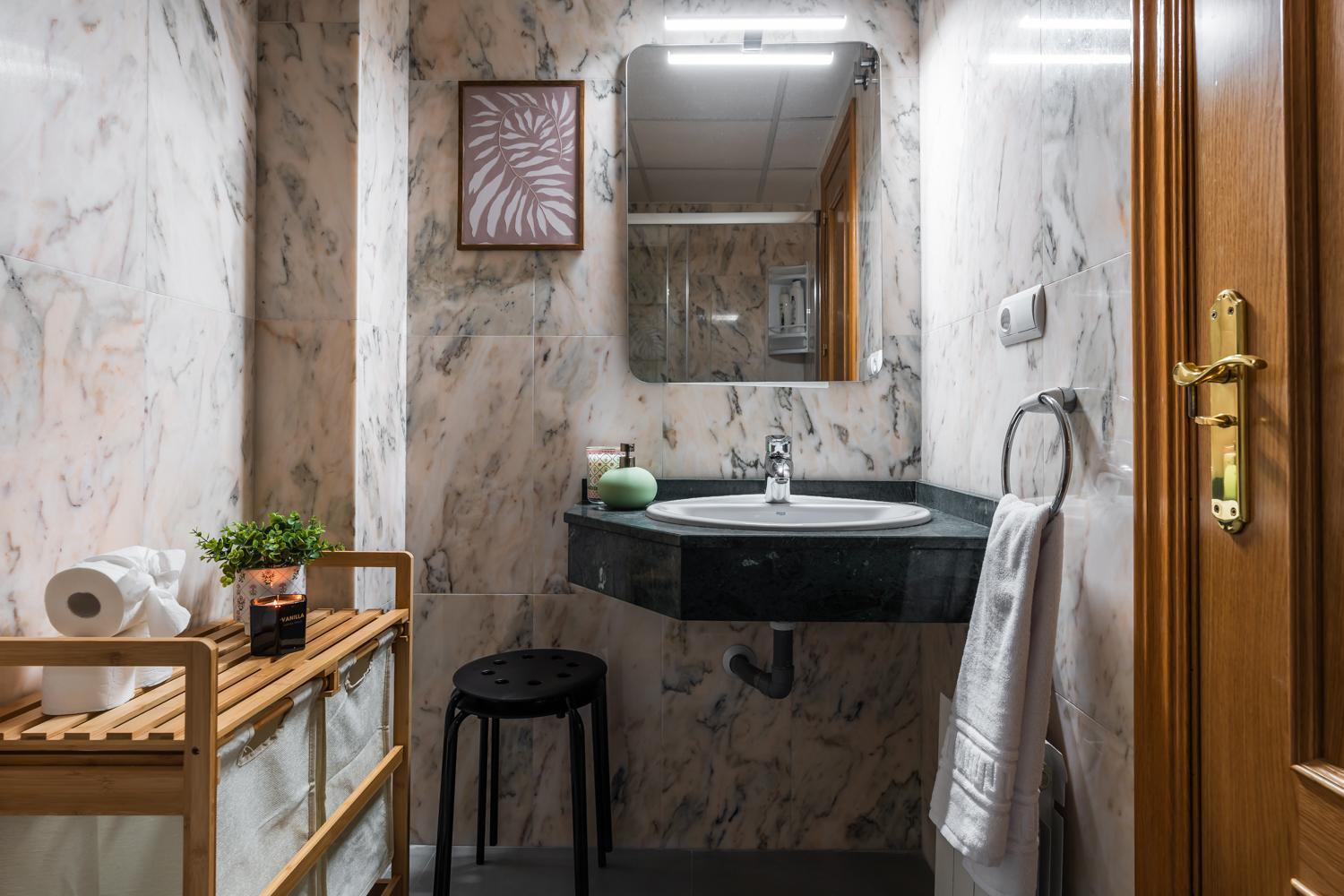 Tuguest Station With Parking Apartment Гранада Екстериор снимка